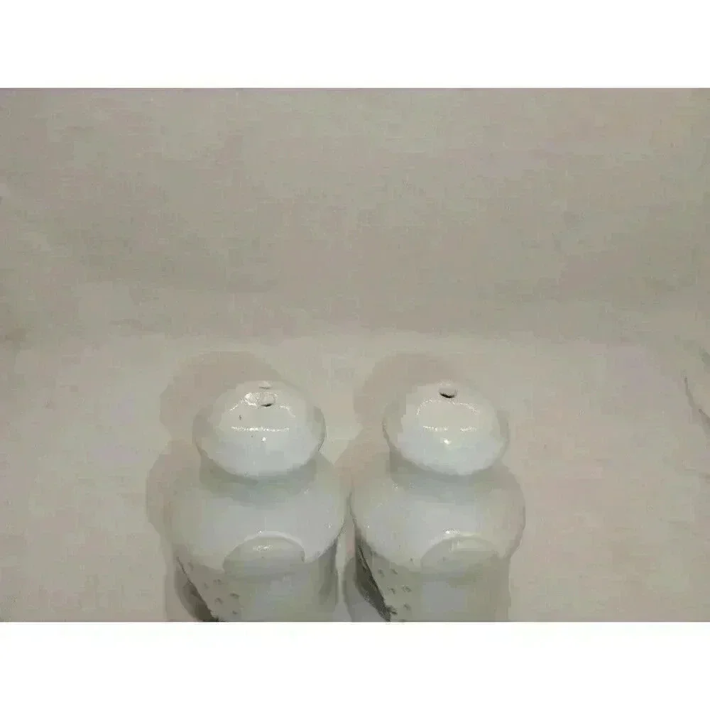 Connecticut Salt & Pepper Shakers Souvenir Collectable Kitchen Decor Vtg